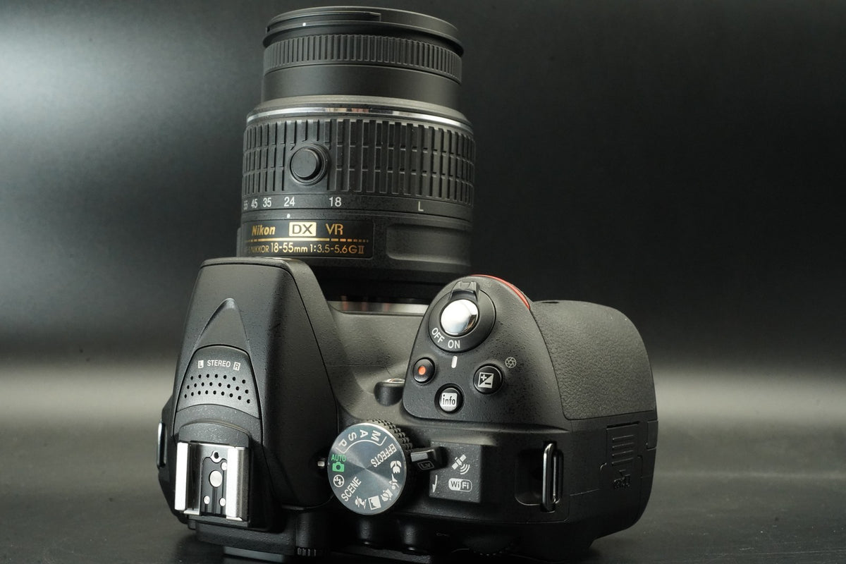 Nikon D5300 DSLR Digitalkamera mit AF-S 18-55mm Objektiven -5027 Schnitte-...