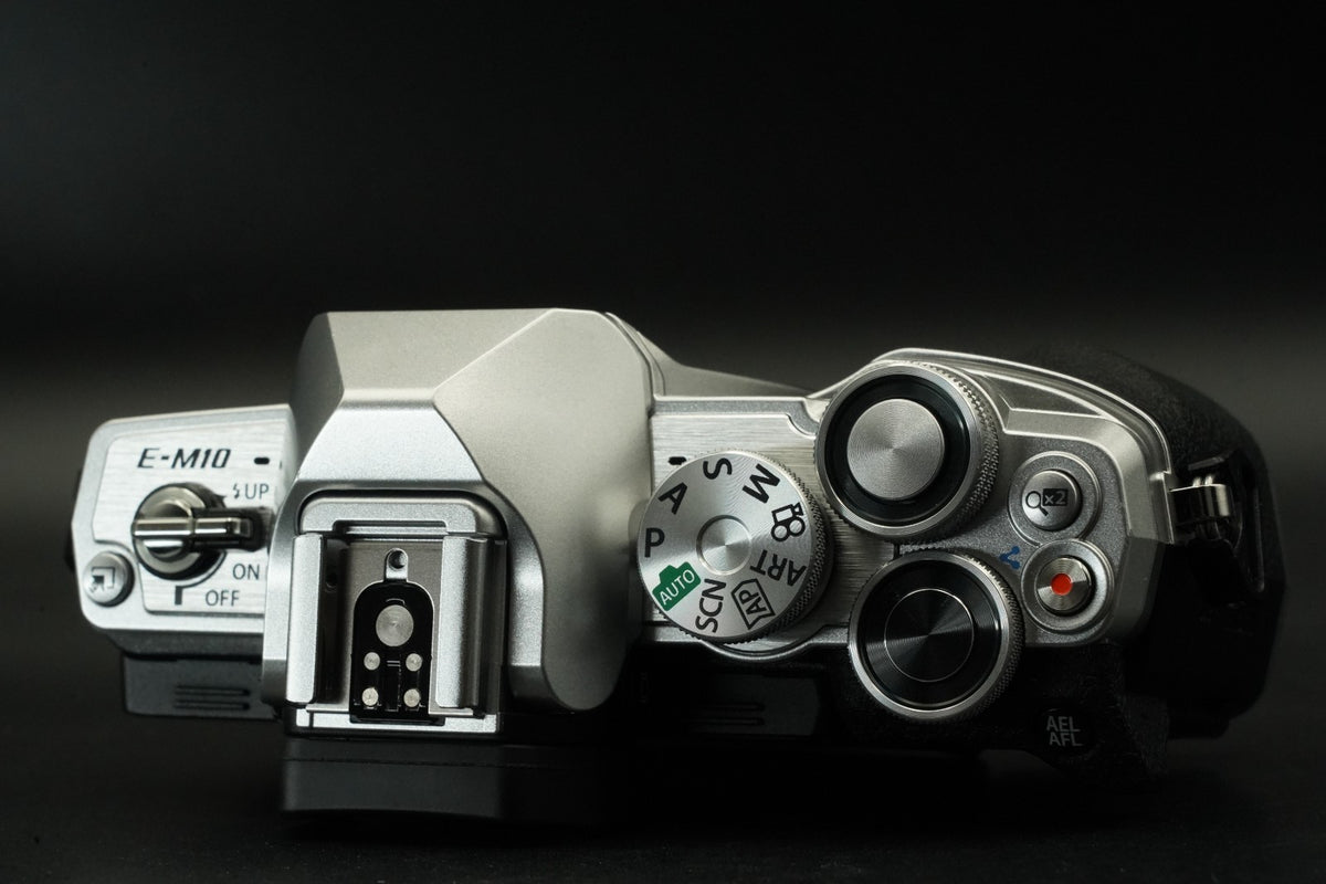 Olympus OM-D E-M10 Mark IV Silver Mirrorless Camera #11628