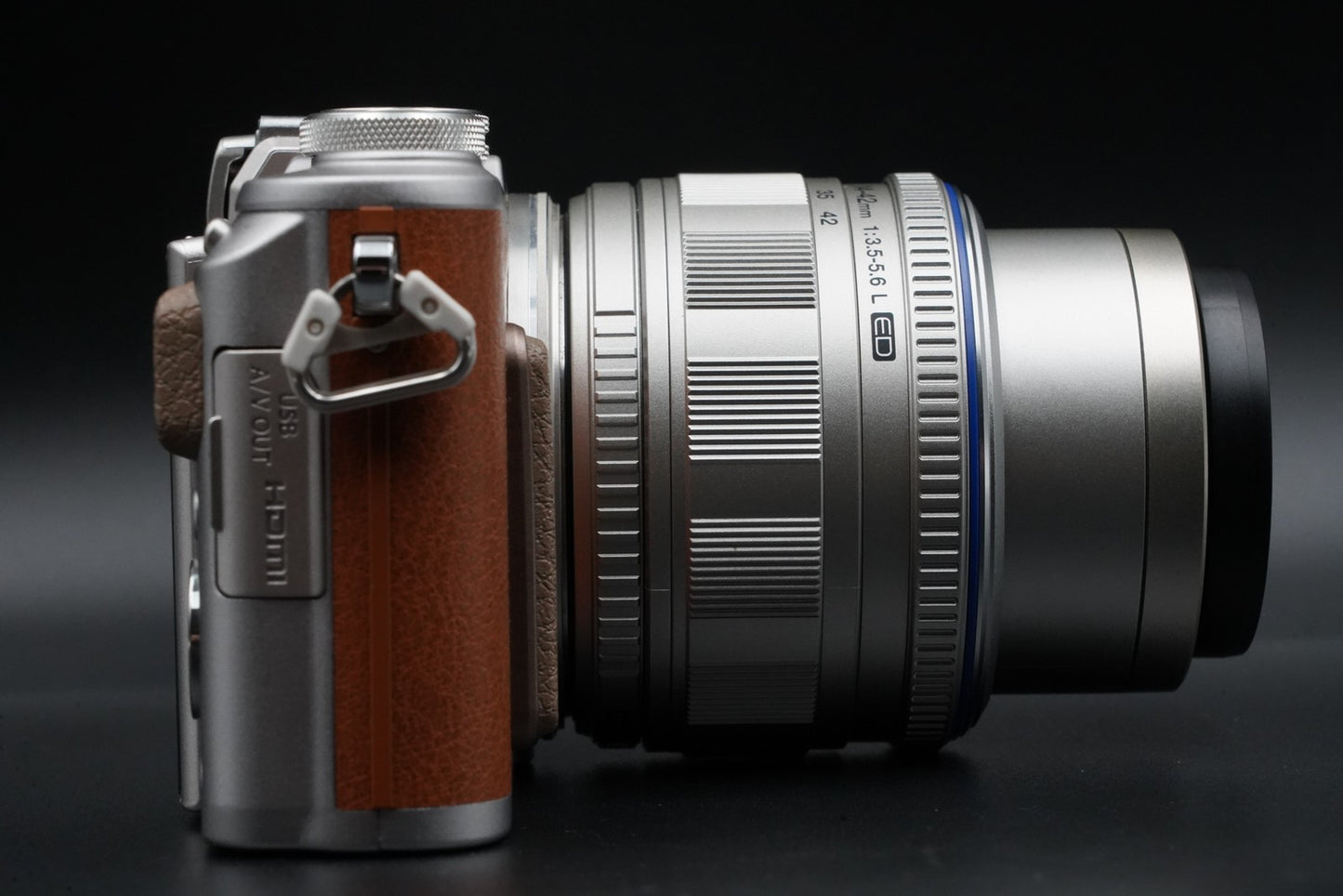 Olympus E-PL8 14-42mm/ 40-150mm 2 Lenses Digital Camera US Duty Paid 10450