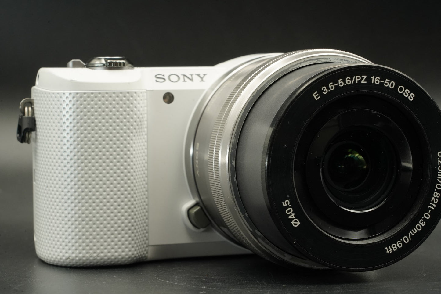 29157 cuts!! Sony a5000 Mirrorless Digital Camera White with 2 Lenses 11483