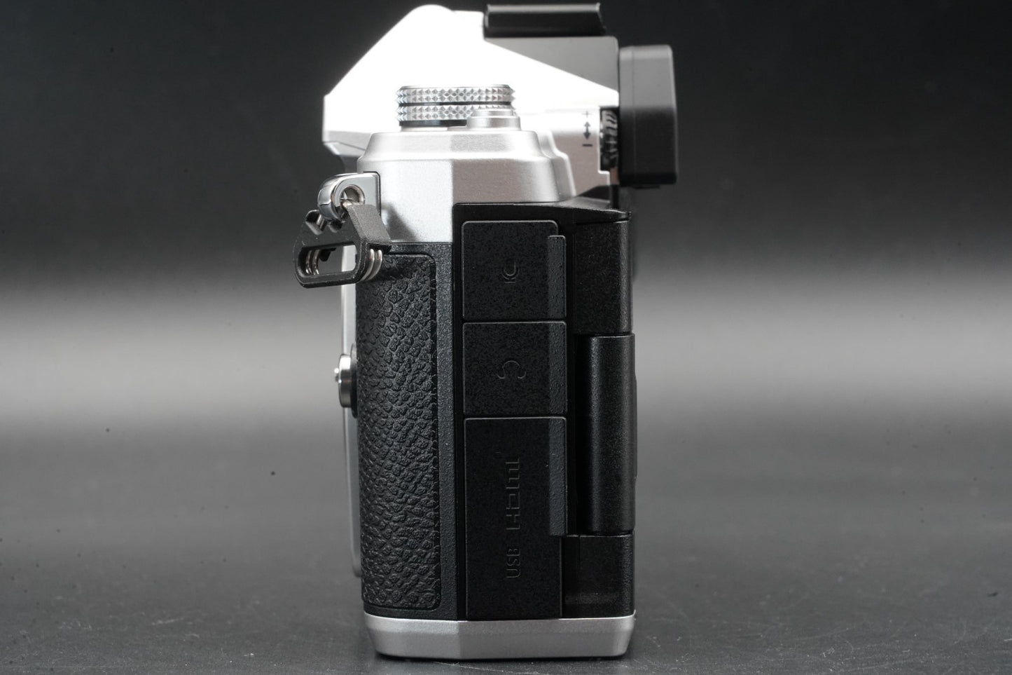 113 cuts!! OM SYSTEM OM-3 Mirrorless Camera Silver 11408