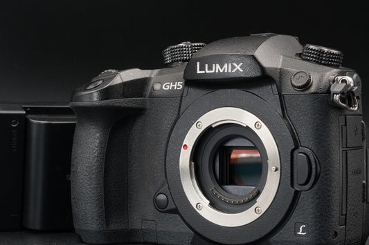 551 cuts!! Panasonic Lumix DC-GH5 20.3MP Mirrorless Body 11347