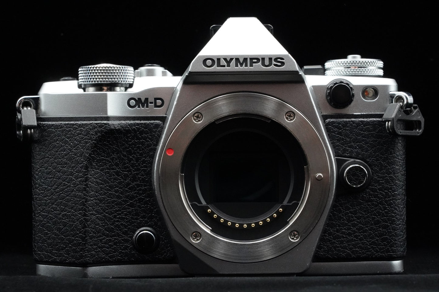 Olympus OM-D E-M5 Mark II 16.1MP Digital SLR Camera Silver US Duty Paid R0289