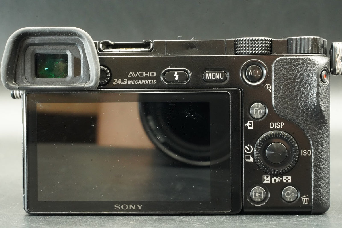 Sony a6000 Digitalkamera schwarz mit 16-50 + 55-210mm -250766 Schnitt #12010