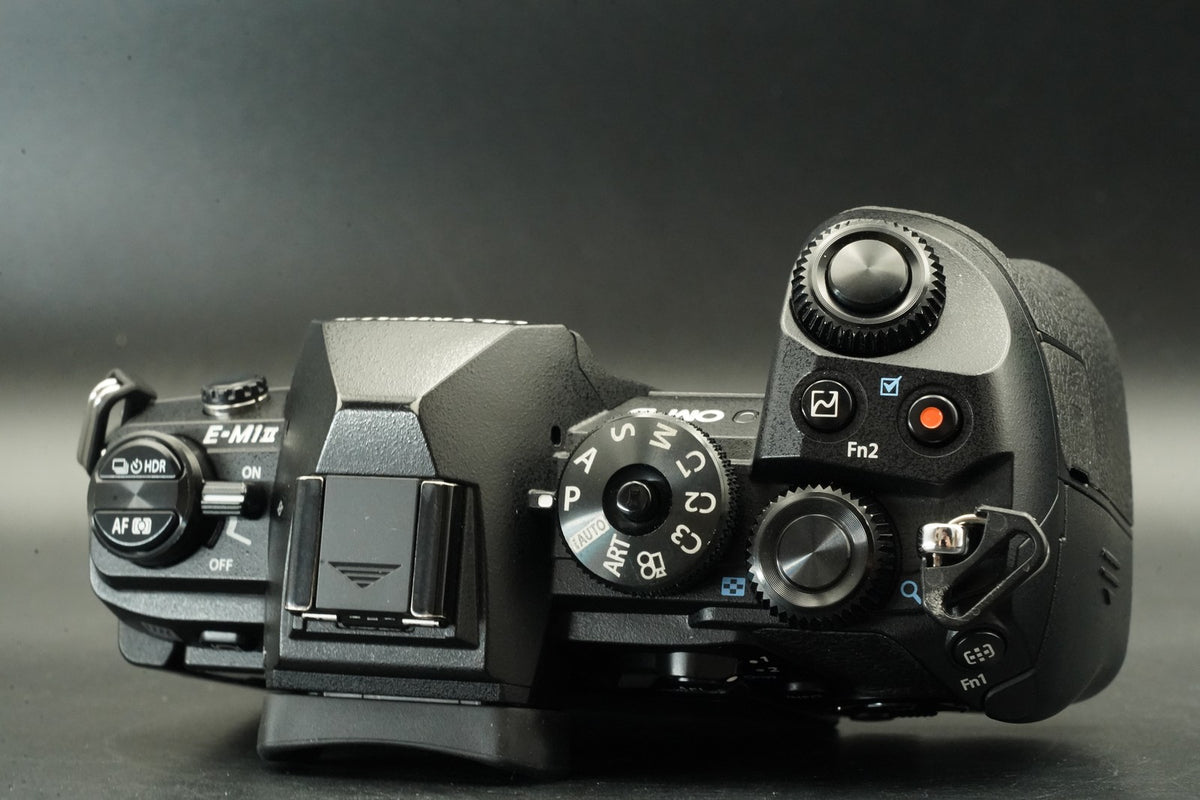 Olympus OM-D E-M1 Mark II Digital Camera Black Body -1123 cuts- #11675