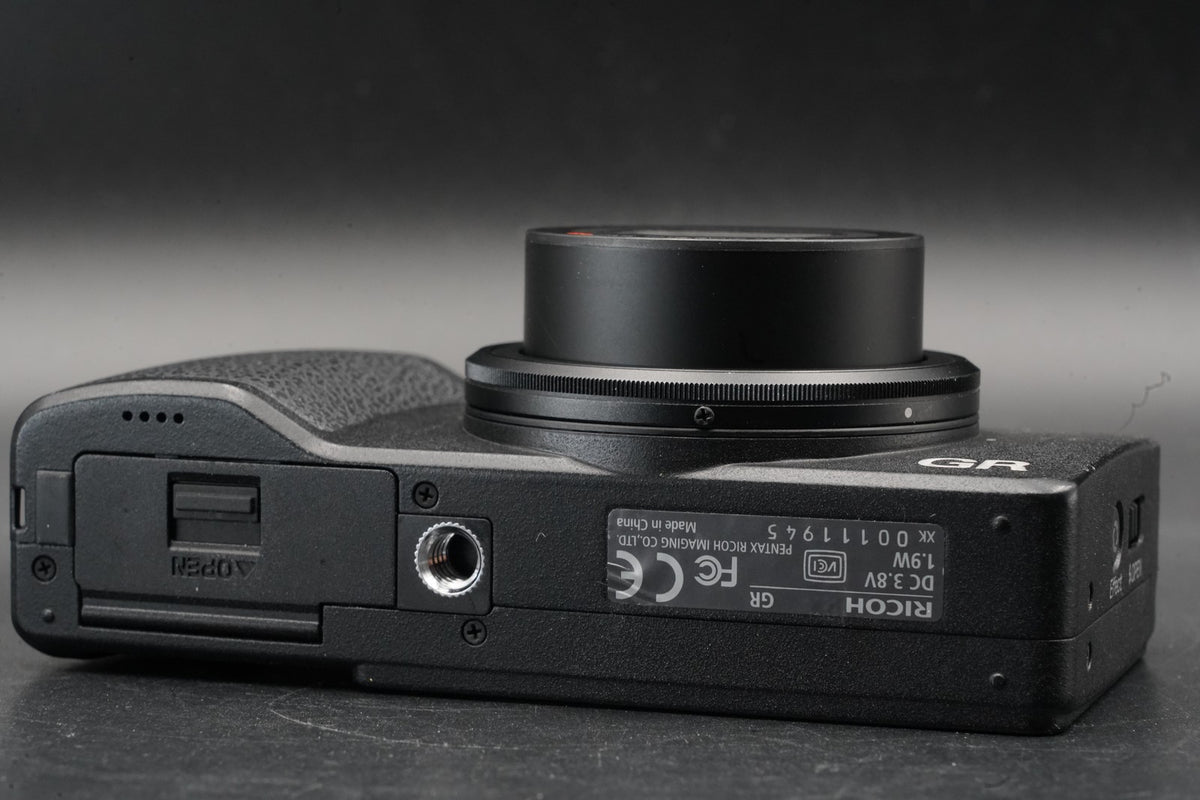 RICOH GR 16.2MP Digital Compact Camera Black -3461 cuts- #11186