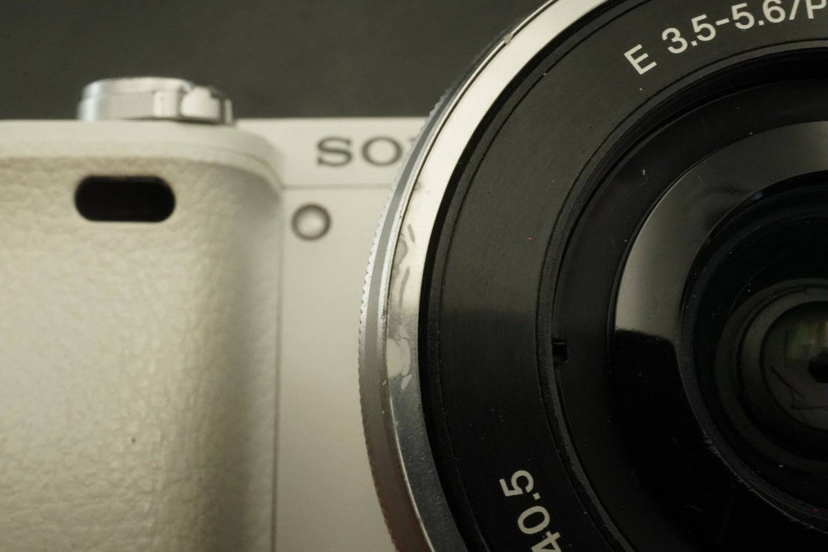 Sony a6000 Digital Camera White w/ 16-50 + 55-210mm -14850 cut US STOCK #12011
