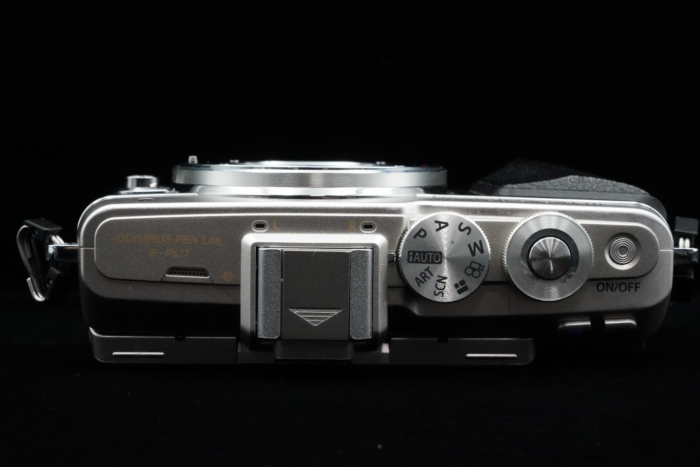 Olympus PEN E-PL7 Digital Camera Silver with 14-42mm Lens US Duty Paid 9786