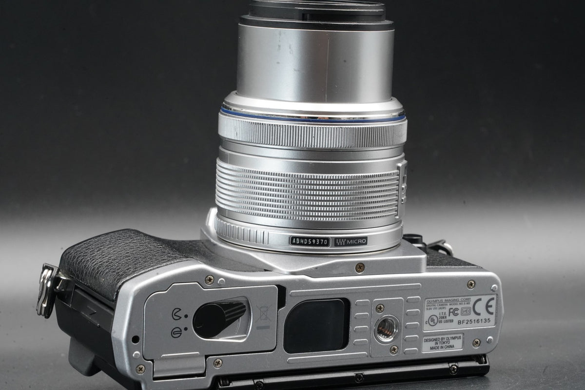 Olympus E-M5 Mirrorless Digital Camera w/ 2 Lenses Silver #11115