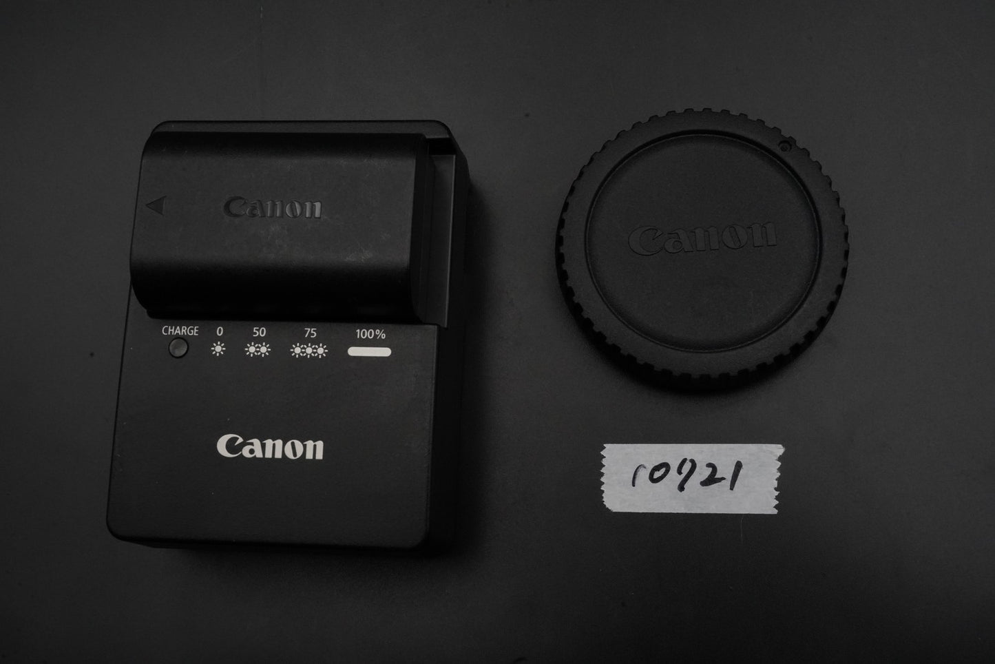 Canon EOS 7D Mark II DSLR Camera w/ EF 18-135 IS USM Lens 10865