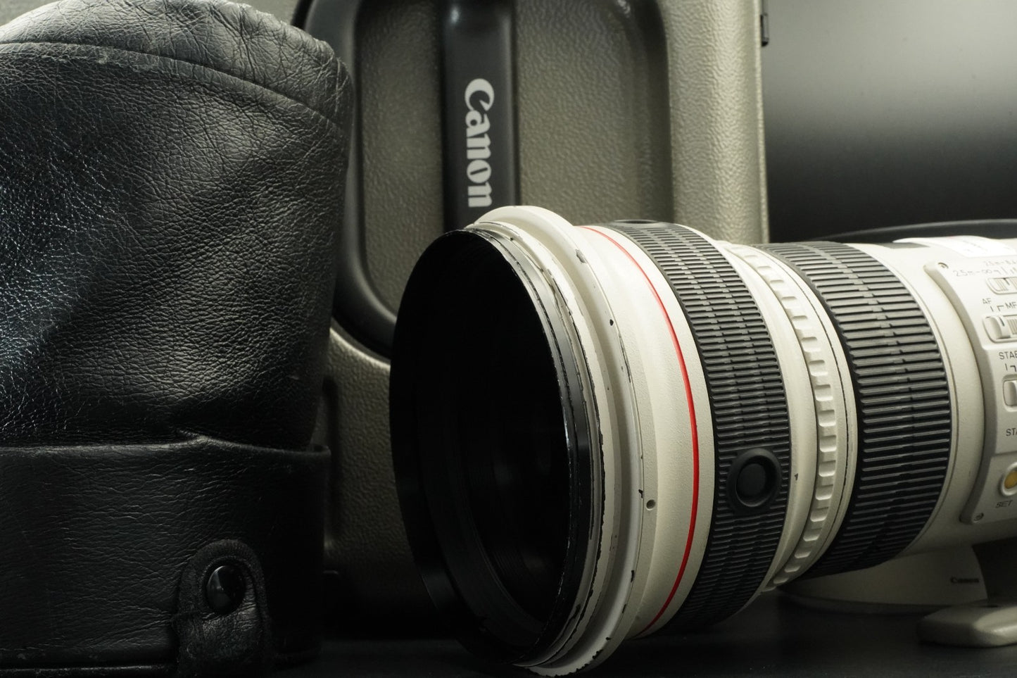 Canon EF 300mm F/2.8 L IS USM Lens w/ BOX US DUTY PAID 11582