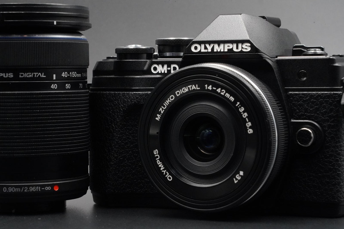 Olympus OM-D E-M10 Mark III Black Digital Camera w/ 2 Lenses US STOCK #10407