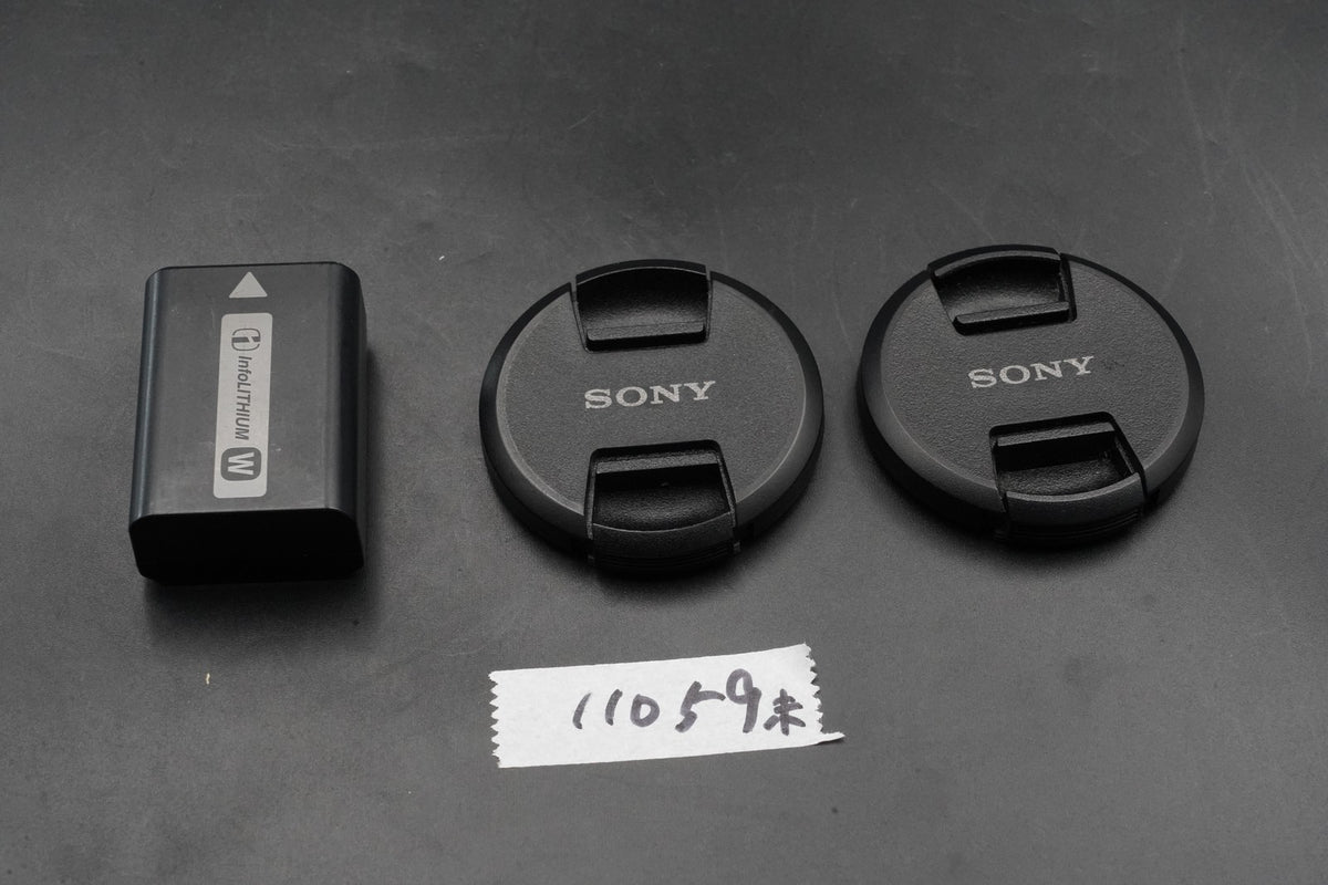 Sony NEX-5 Camera Bundle with 2 Lens Silver -539 cuts- #11059