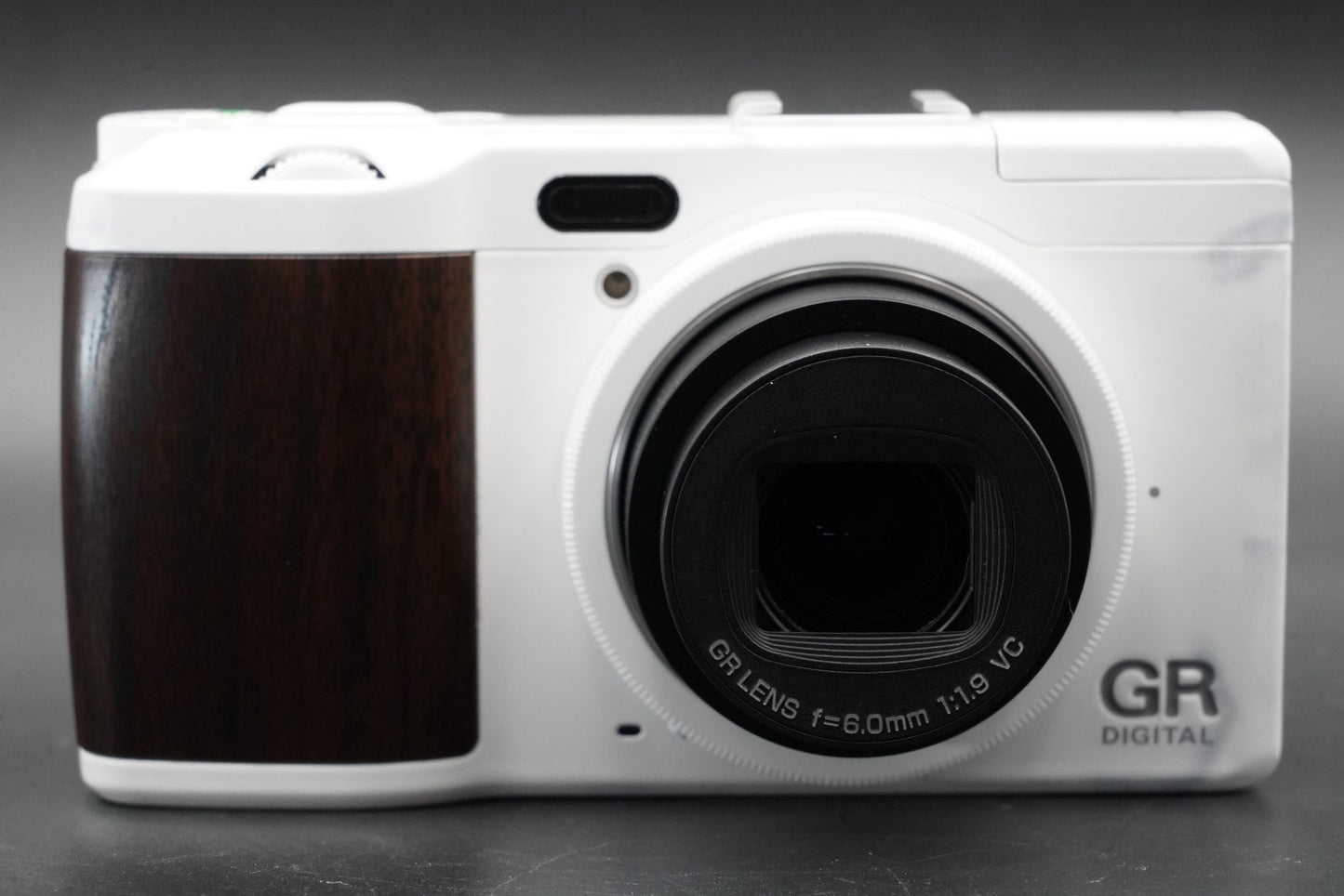 815 cuts!! Ricoh GR Digital IV 10.4MP Digital Camera White 11024