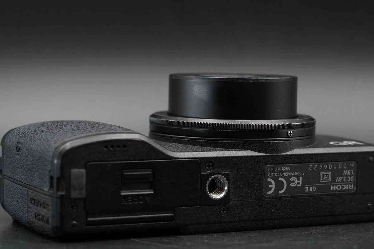 RICOH GR II 16.2 MP Compact Digital Video Camera -45900 cuts- #12147