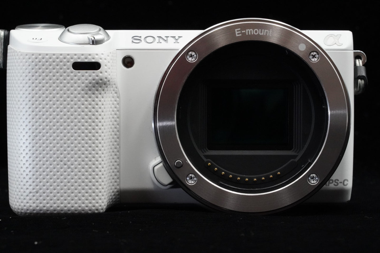 [US Duty Paid] Sony Alpha NEX-5R Mirrorless Camera Bundle with Lens White 9486