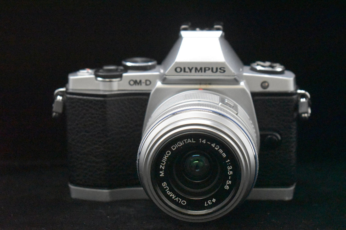 Olympus OMD E-M5 Mirrorless Digital Camera with Lens Silver US Duty Paid 10070