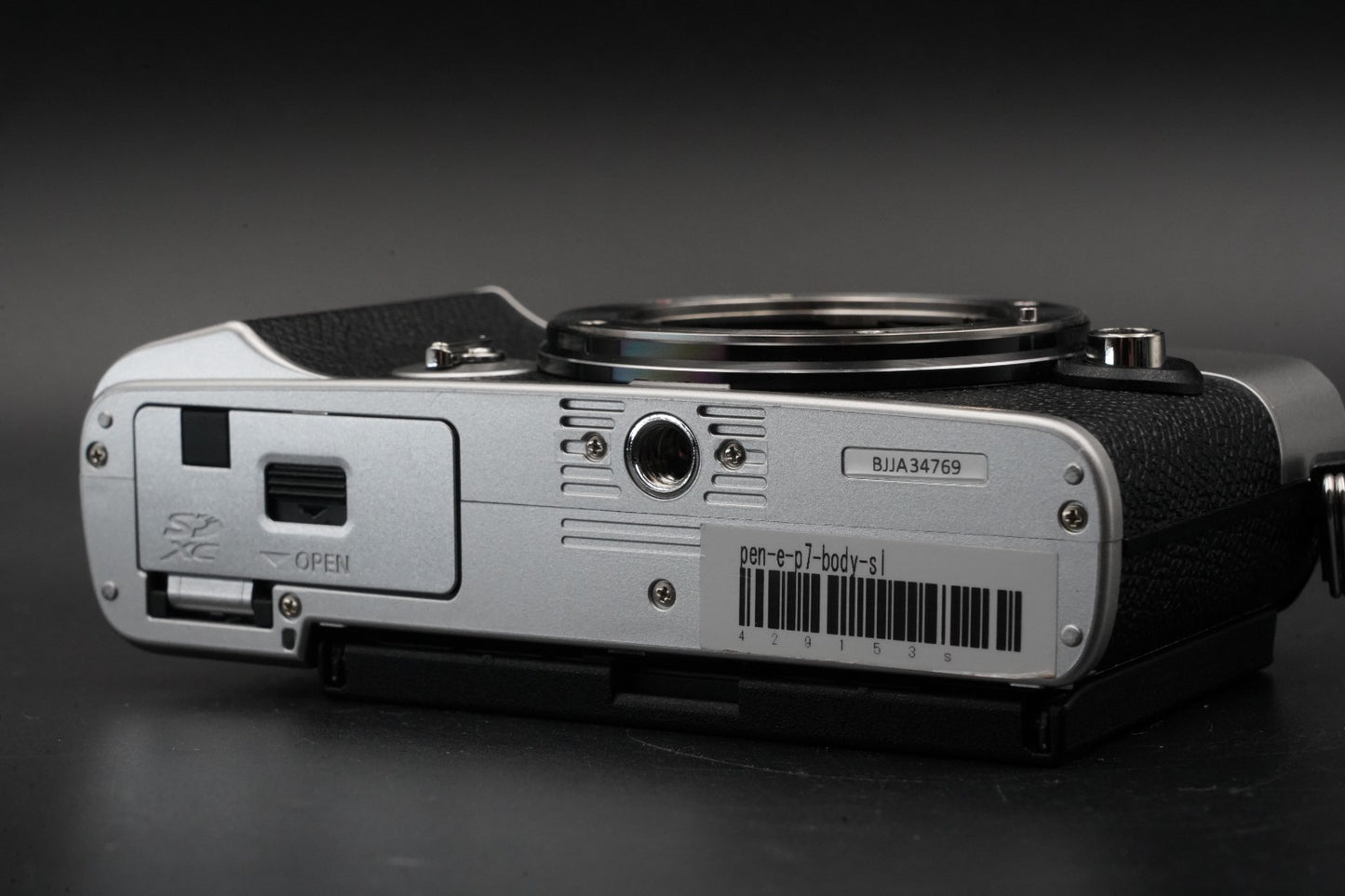 2061 cuts!! OLYMPUS PEN E-P7 Digital Camera Body Silver 10965