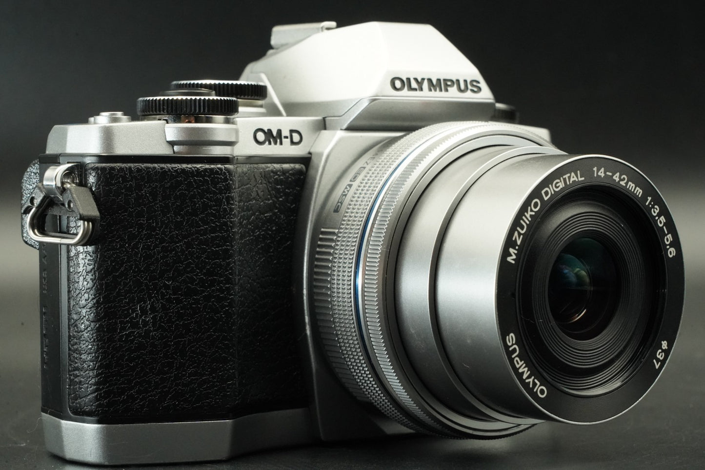 9033 cuts! Olympus OM-D E-M10 16.1MP Digital SLR Camera Silver w/ Lens 11637