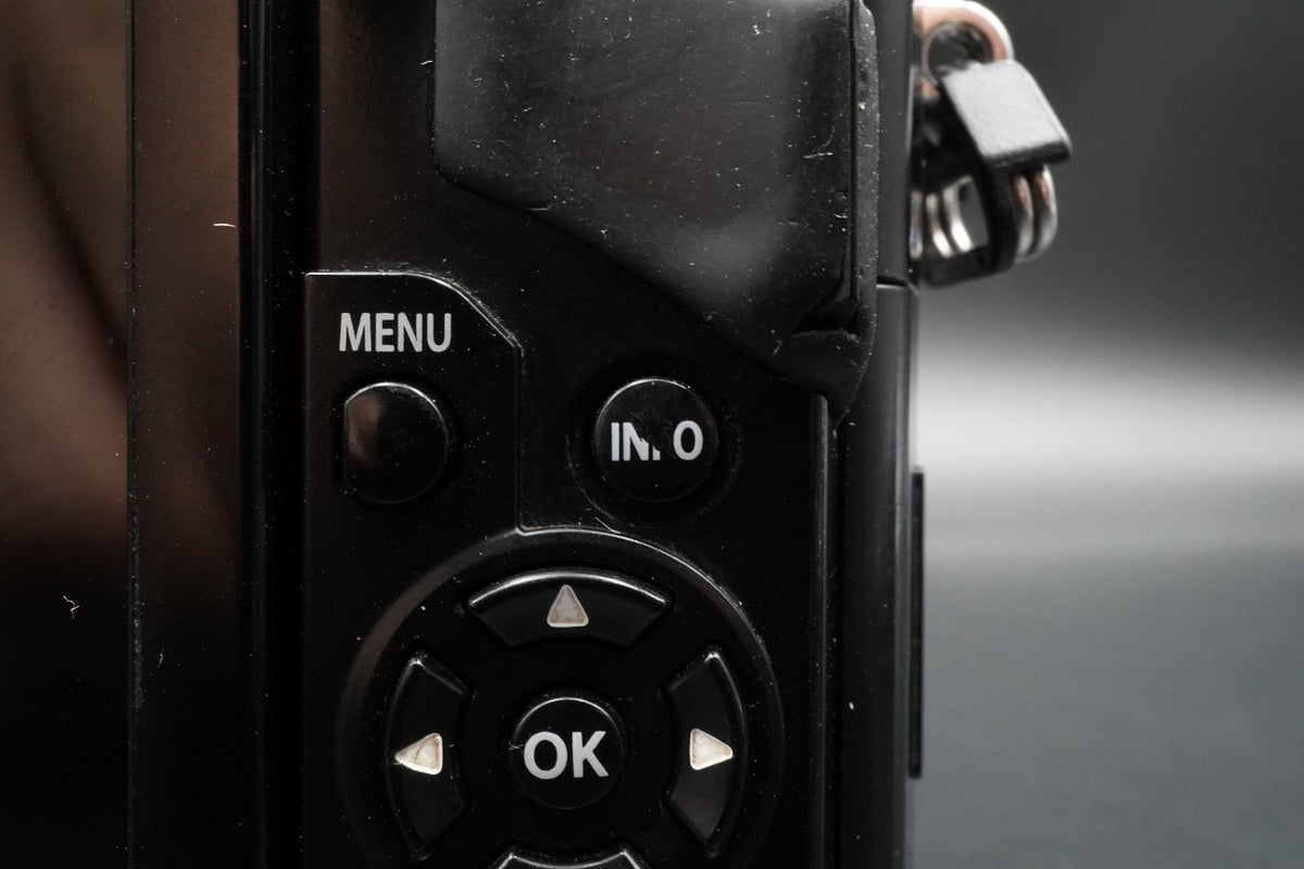 Olympus OM-D E-M10 Mark III Silver Body Only black w/ Lens #10447