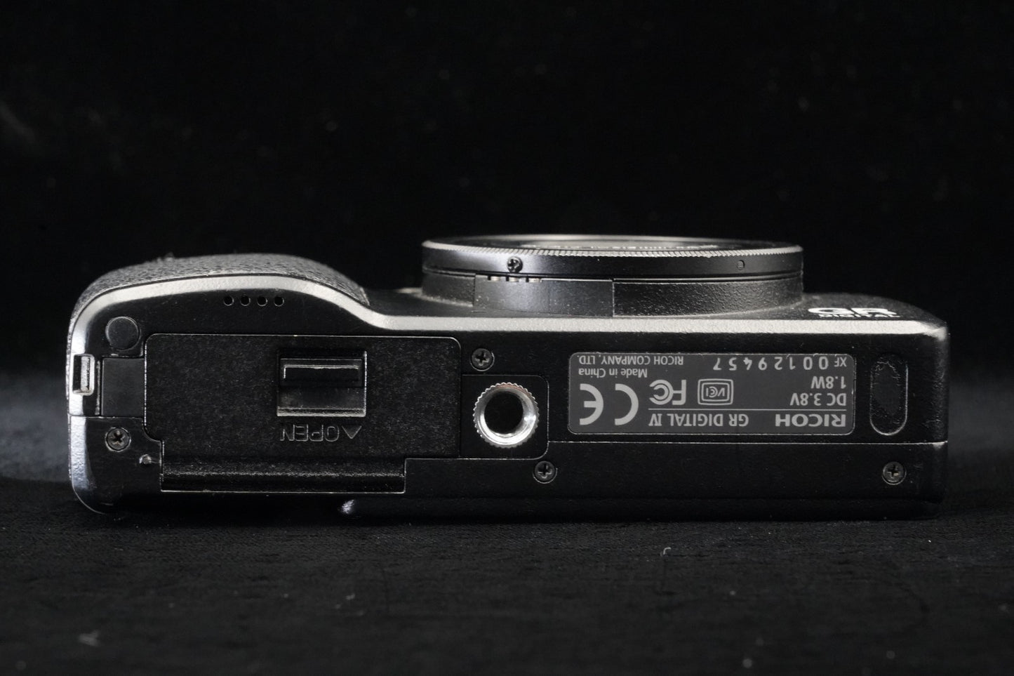 [US Duty Paid] Ricoh GR Digital IV 10.4MP Digital Camera Black 9673