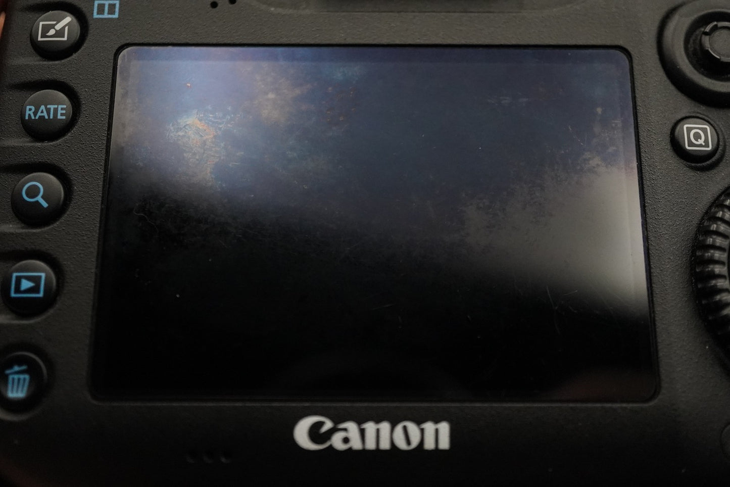 Canon EOS 7D Mark II DSLR Camera w/ EF 18-135 IS USM Lens 10865