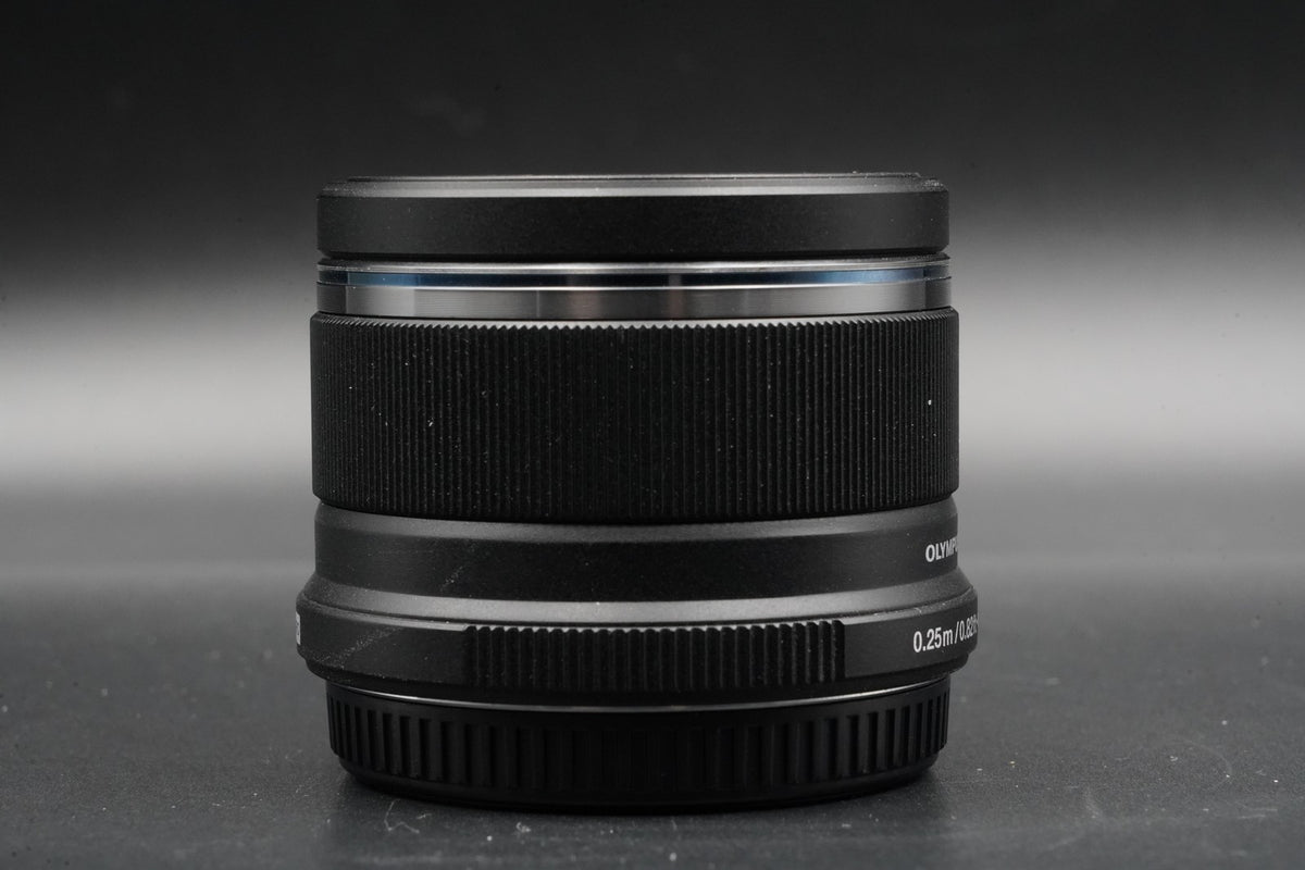 OLYMPUS M.ZUIKO DIGITAL 25mm F/1.8 Black Lens US STOCK #11784