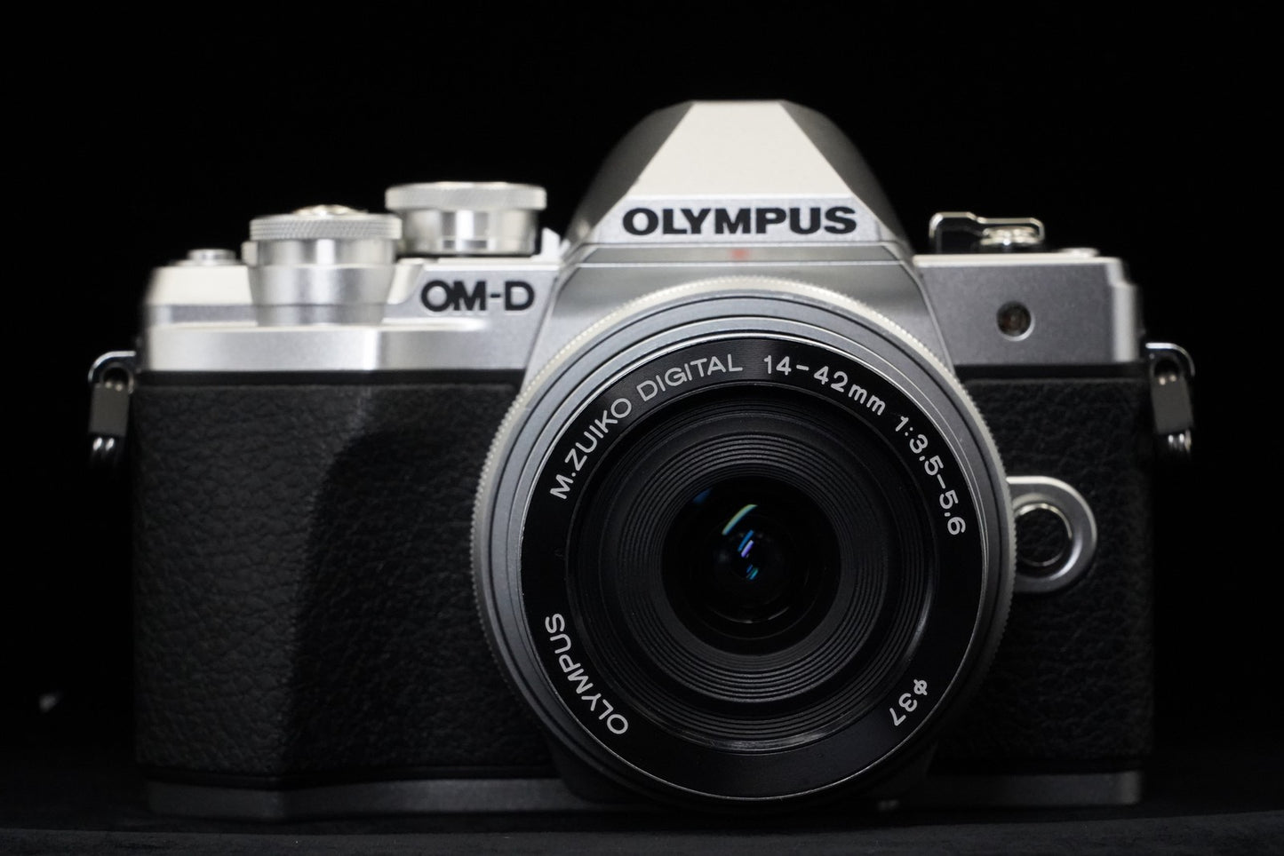 Olympus OM-D E-M10 Mark III Silver w/ 14-42mm + 40-150mm Lens Silver 10287