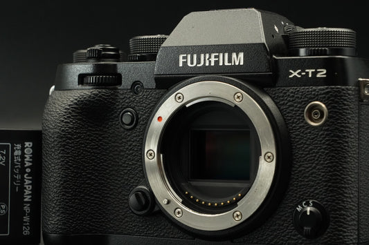Fujifilm Fuji X-T2 Mirrorless Digital Camera -1 cut?- #12160