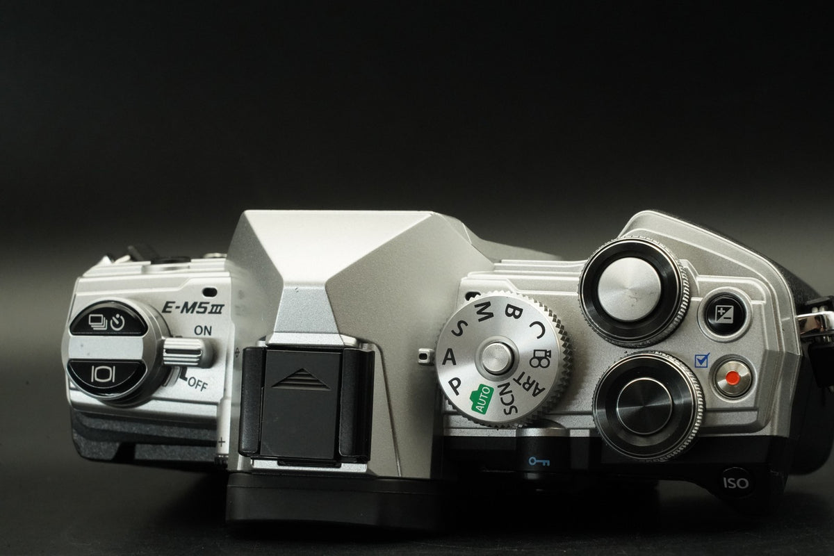 Olympus OM-D E-M5 Mark III 20.4MP Mirrorless Digital Camera -3331 cuts- #11795