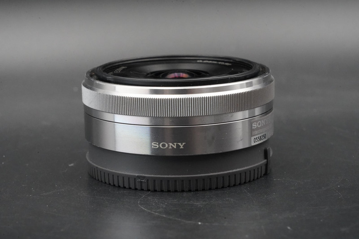 Sony Alpha NEX-5 Mirrorless Camera Bundle with 2 Lens Silver 2026WZC-B1155 11060