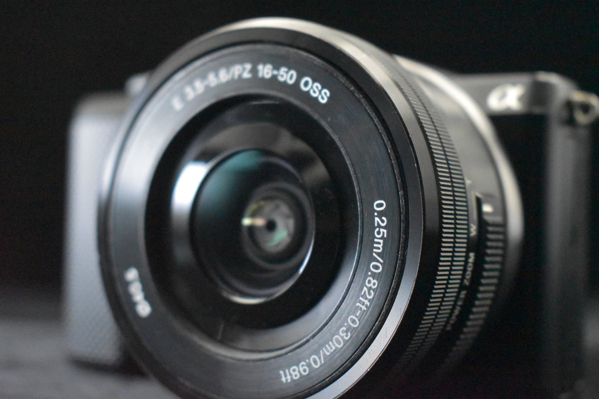 [US Duty Paid] Appareil photo numérique sans miroir Sony Alpha a5000 avec...