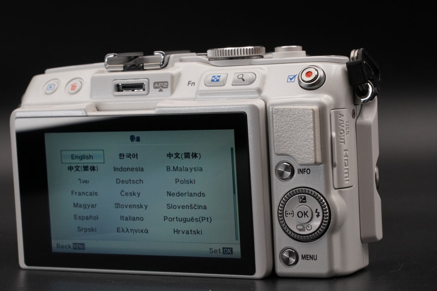 Olympus Pen Lite E-PL6 16.0MP Body White with Lens US Duty Paid 11346