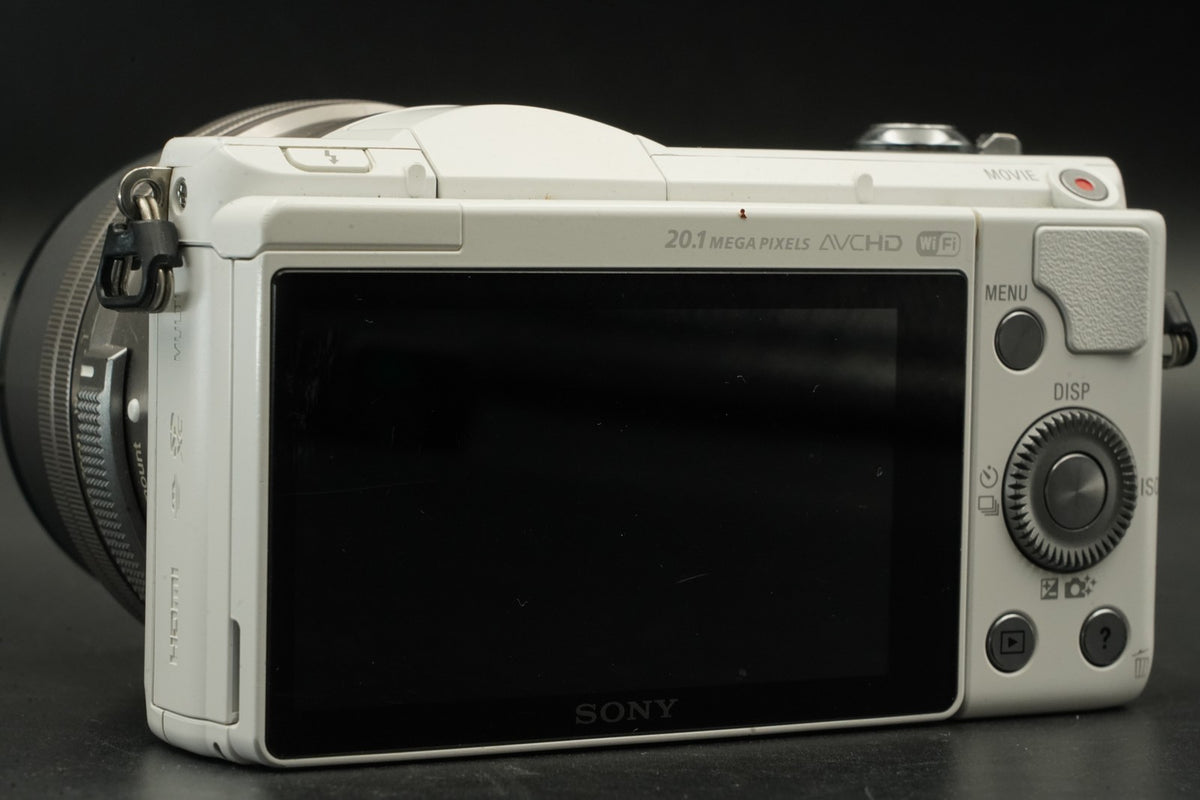 Sony a5000 Mirrorless Digital Camera White with 2 Lenses -11208 cuts- #11484