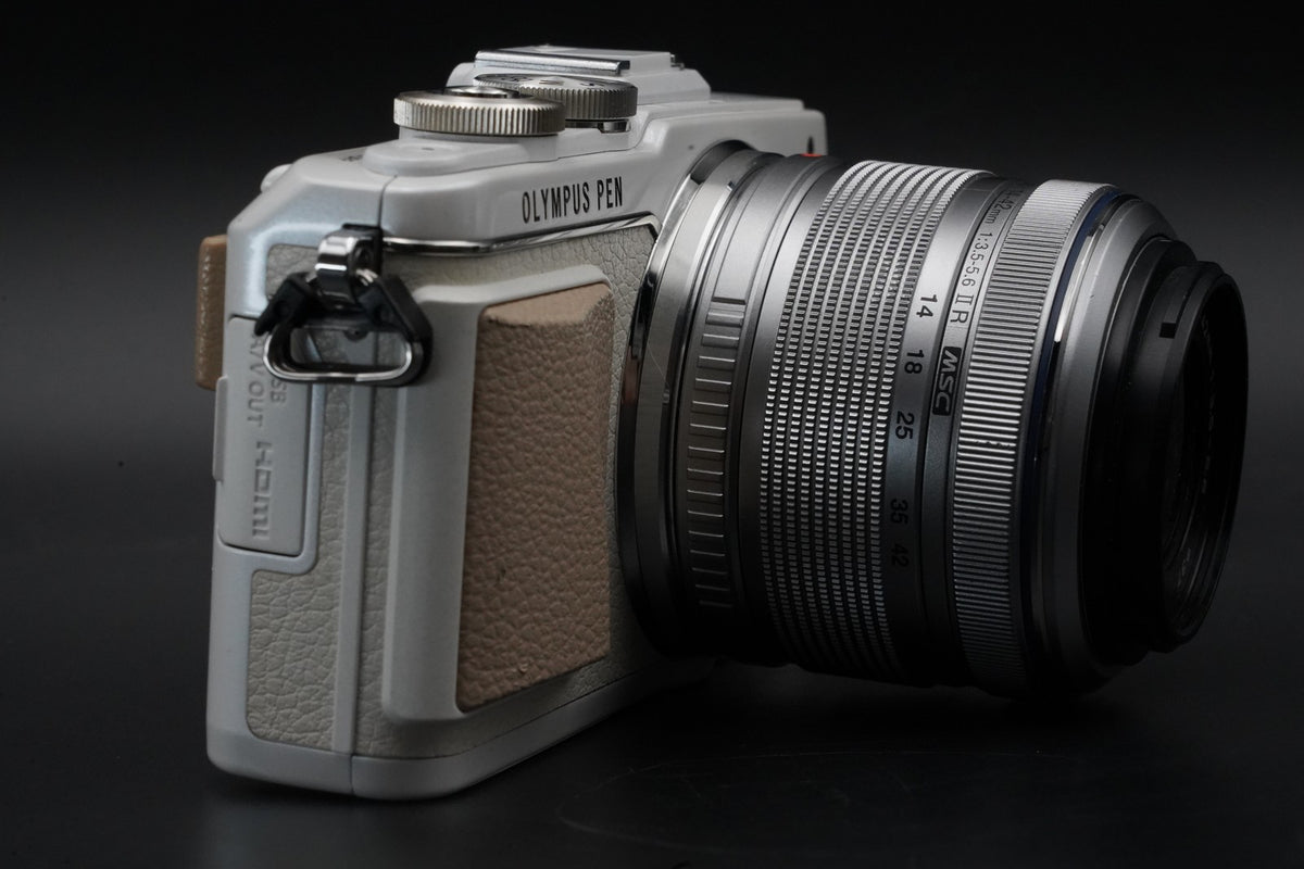 Olympus PEN E-PL7 Digital Camera White with 2 Lenses -4410 cut- #12132