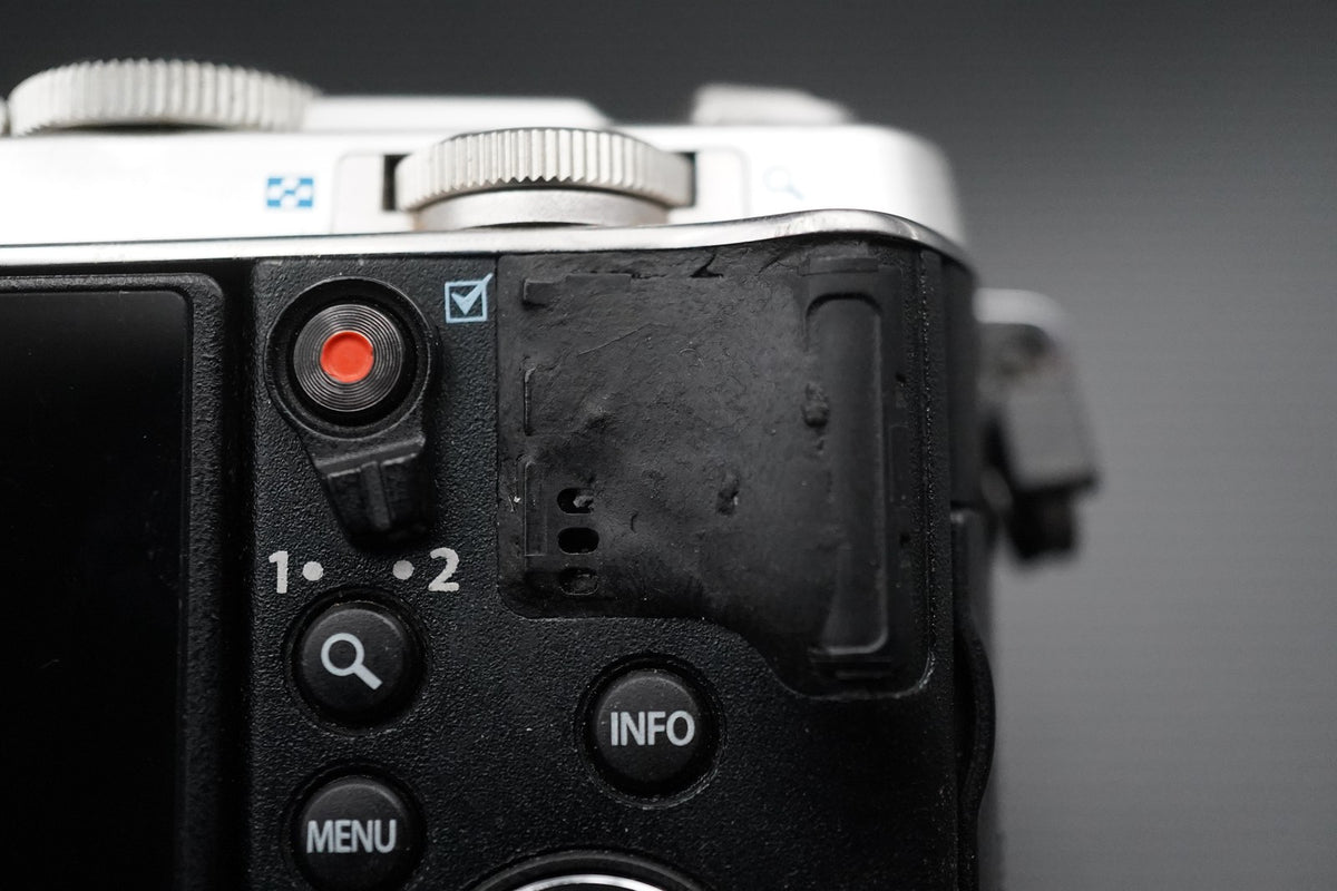 Olympus PEN E-P5 Silver Body Wifi Digital Camera Japan US STOCK #10593