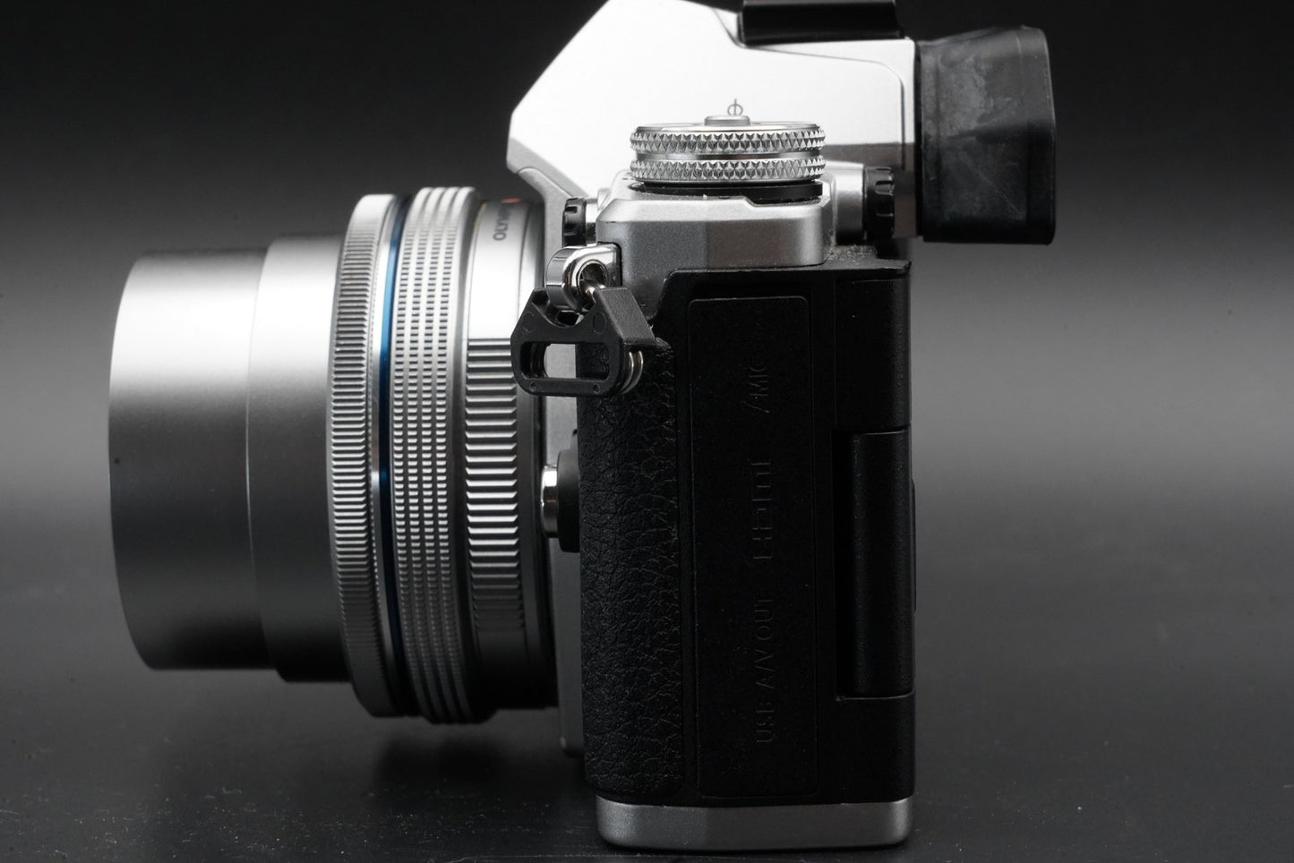 Olympus OM-D E-M10 Mark III Silver Body Only Silver w/ 2 Lenses 10617