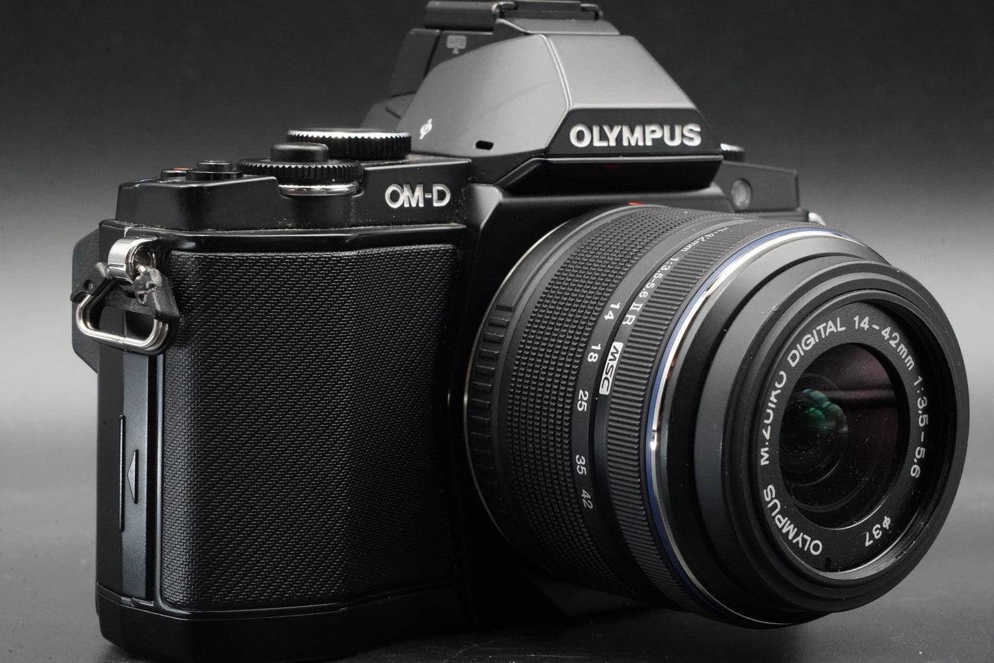 2 Lenses!! Olympus OM-D E-M5 Mirrorless Digital Camera Black 11028