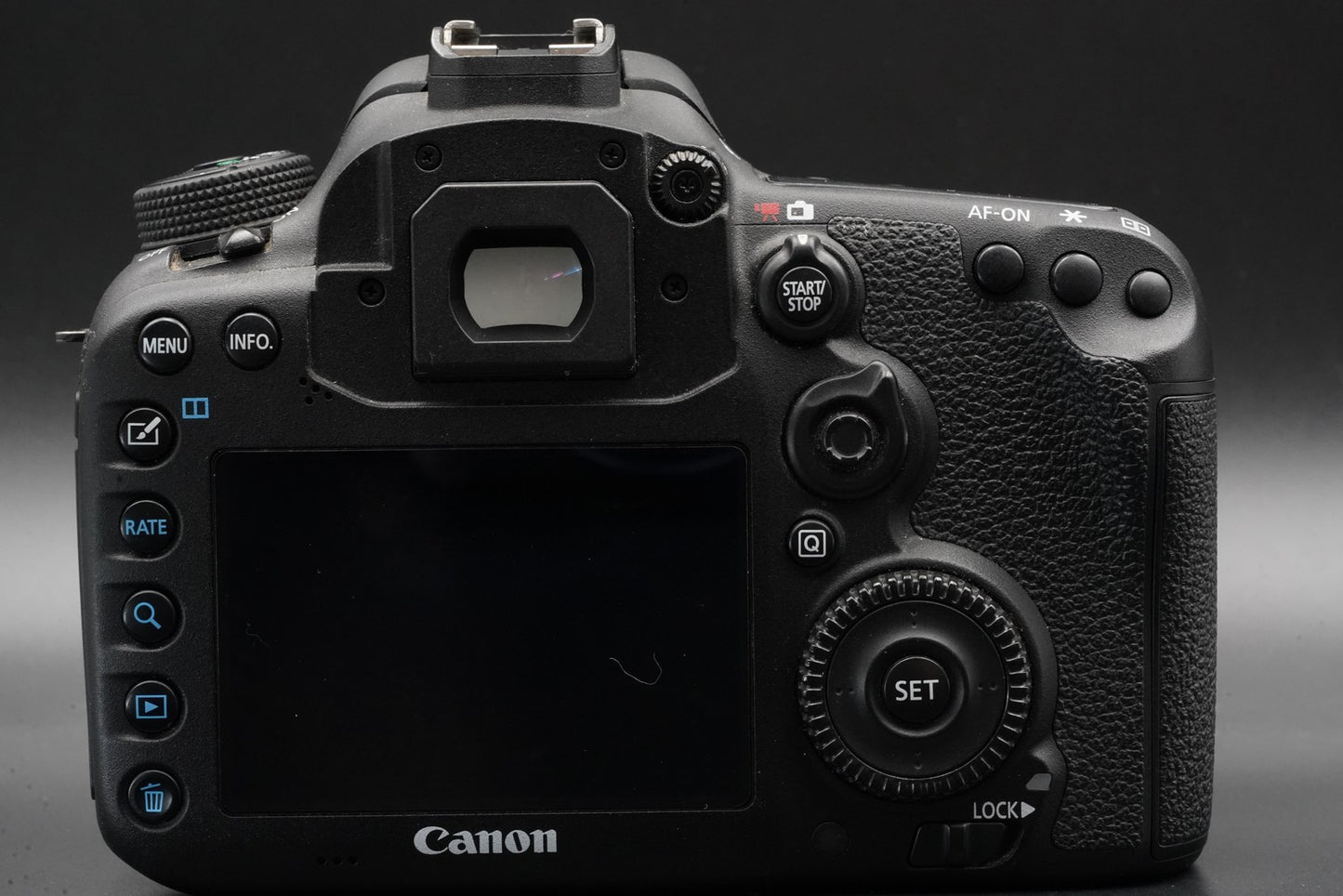 Canon EOS 7D Mark II DSLR Camera w/ EF 18-135 IS USM Lens 10865