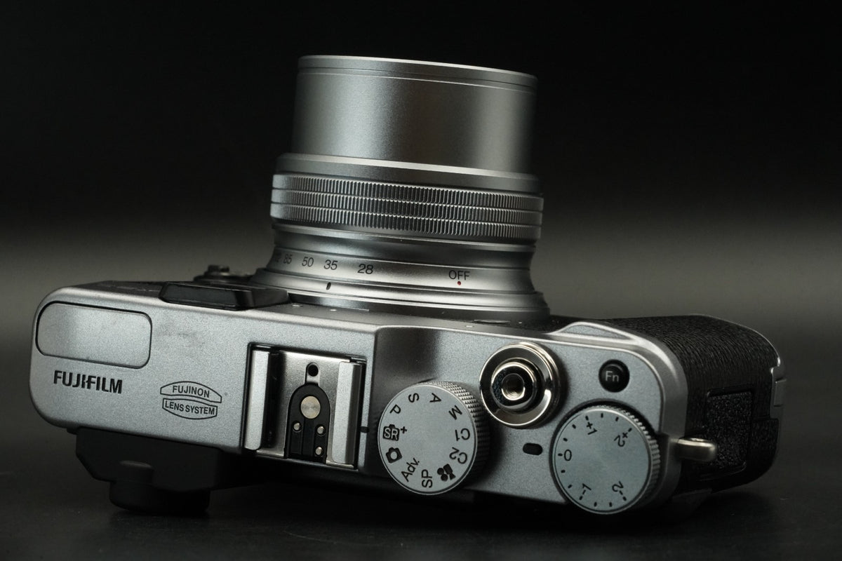 Fujifilm Fuji X Series X20 12.0MP Digital Camera Silver ALMOST UNUSED #11531