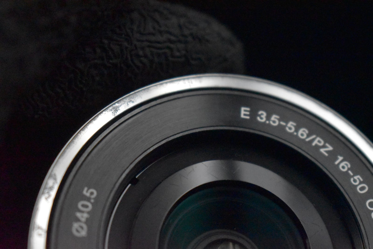 [US Duty Paid] Fotocamera digitale mirrorless Sony a6000 con obiettivo...