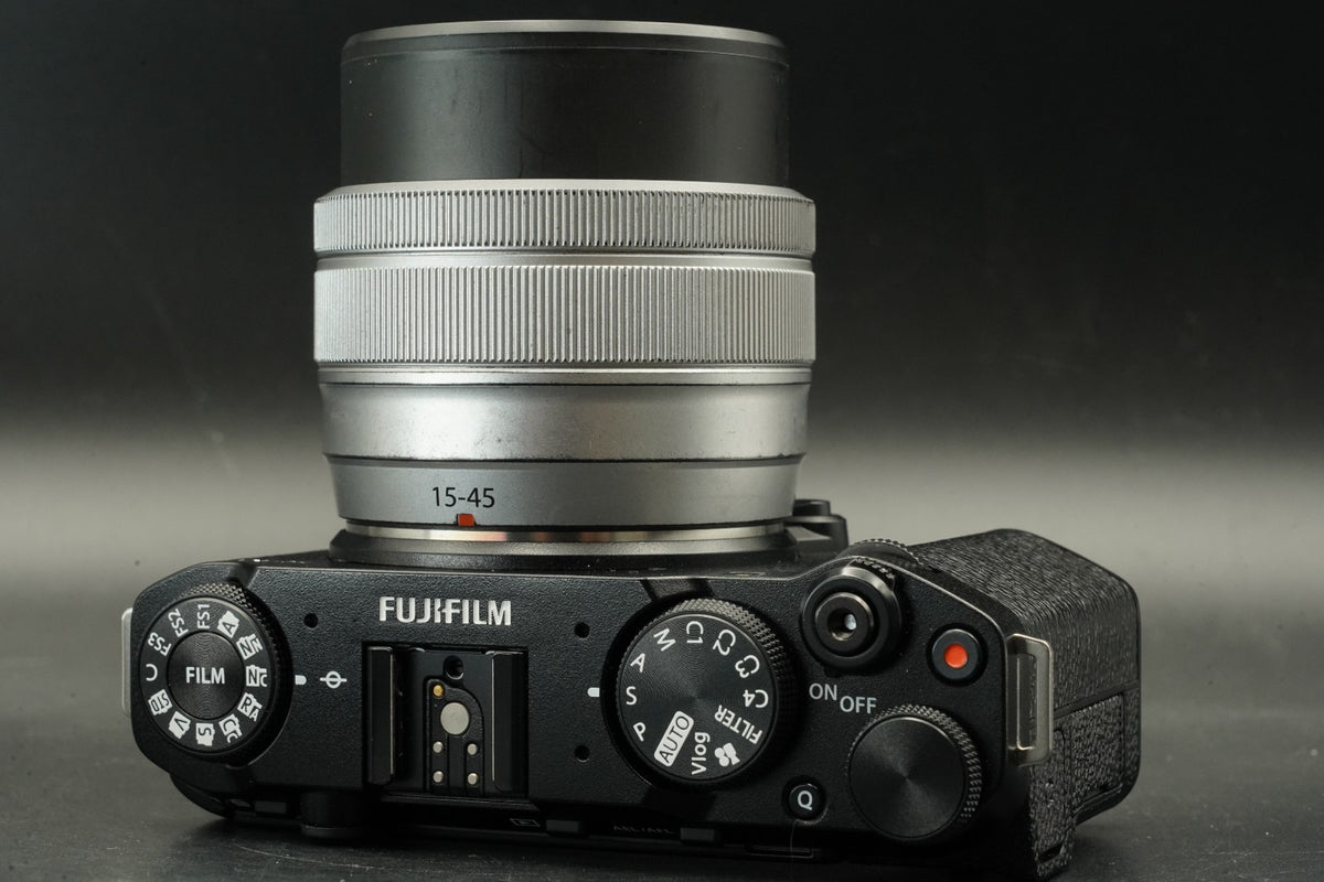 Appareil photo Fujifilm X-M5 noir avec XC 15-45 mm du Japon - 2248 coupes -...