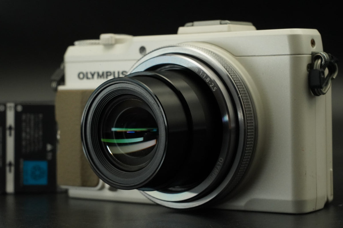 Olympus STYLUS XZ-2 12.0MP Point Shoot Digital Camera White #11919