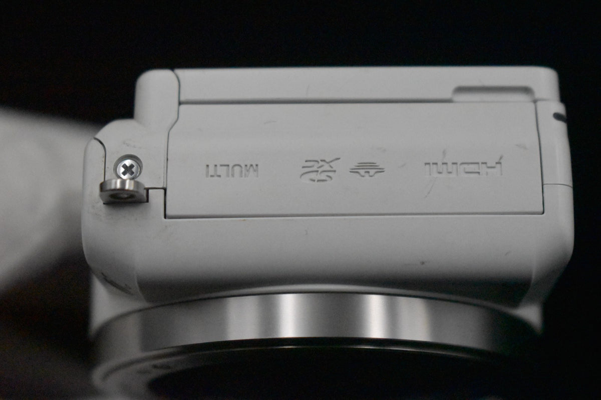 [US Duty Paid] Sony Alpha a5000 Mirrorless Digital Camera with Lens Silver 8399