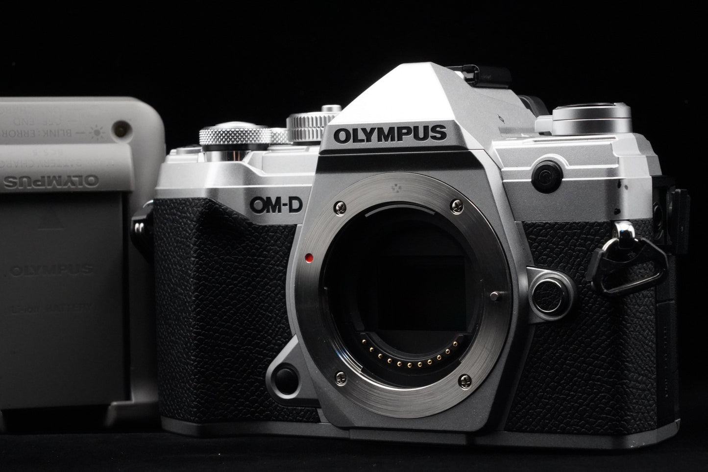Olympus OM-D E-M5 Mark III 20.4MP Mirrorless Digital Camera US Duty Paid 10188