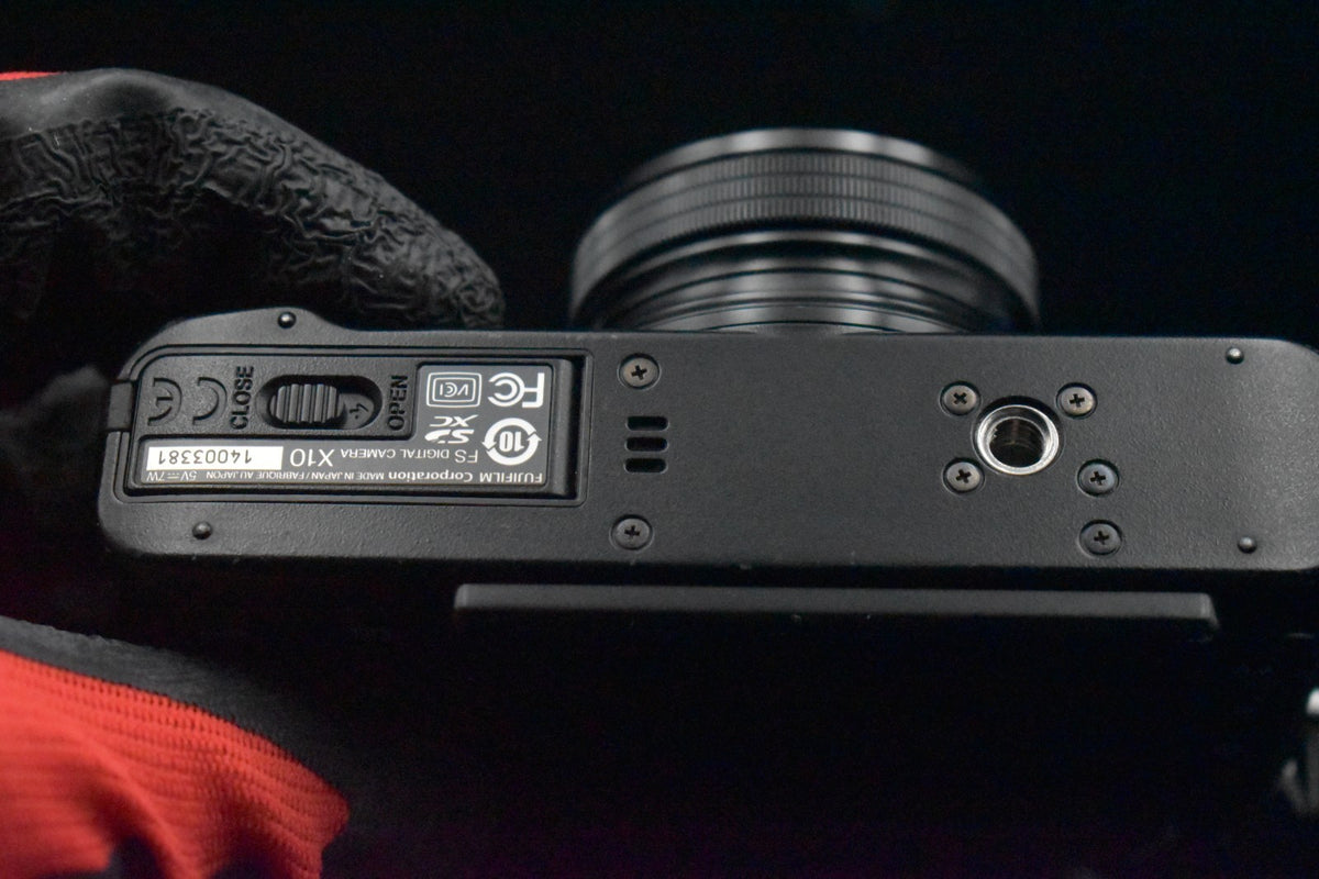 [US Duty Paid] Fujifilm X10 Black pPoint and Shoot Compact Digital Camera 9363