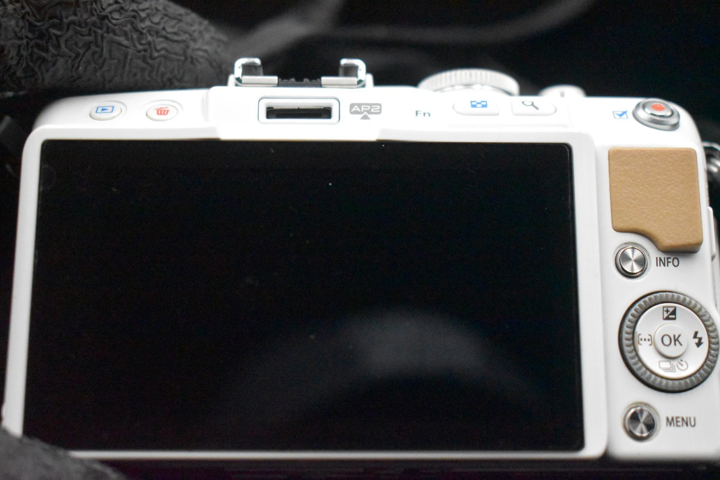 [US Duty Paid] Olympus Pen Lite E-PL5 White Mirrorless Digital Camera 9251