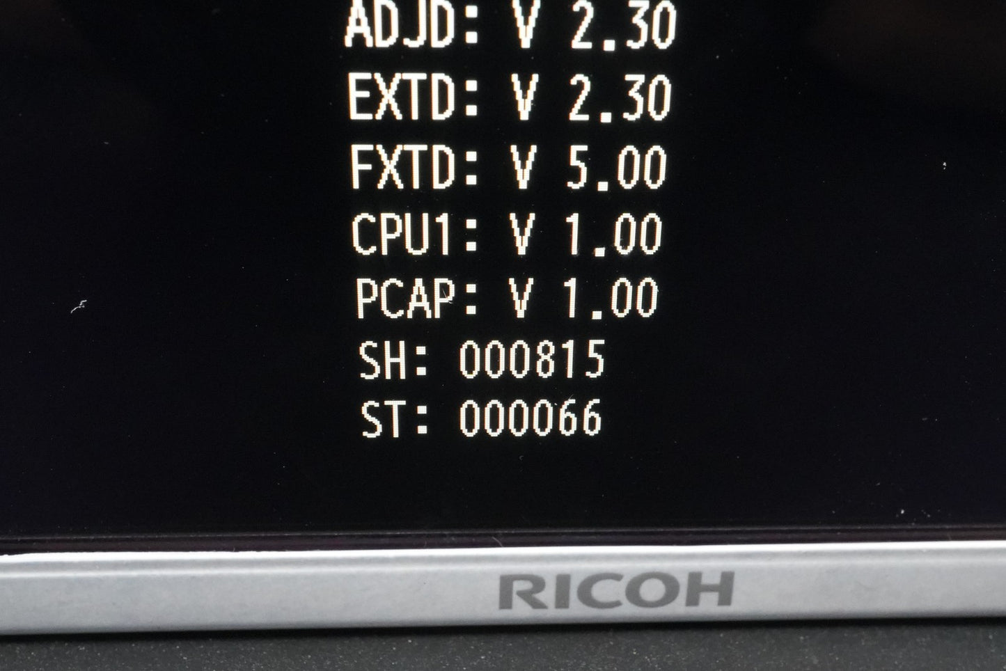 815 cuts!! Ricoh GR Digital IV 10.4MP Digital Camera White 11024
