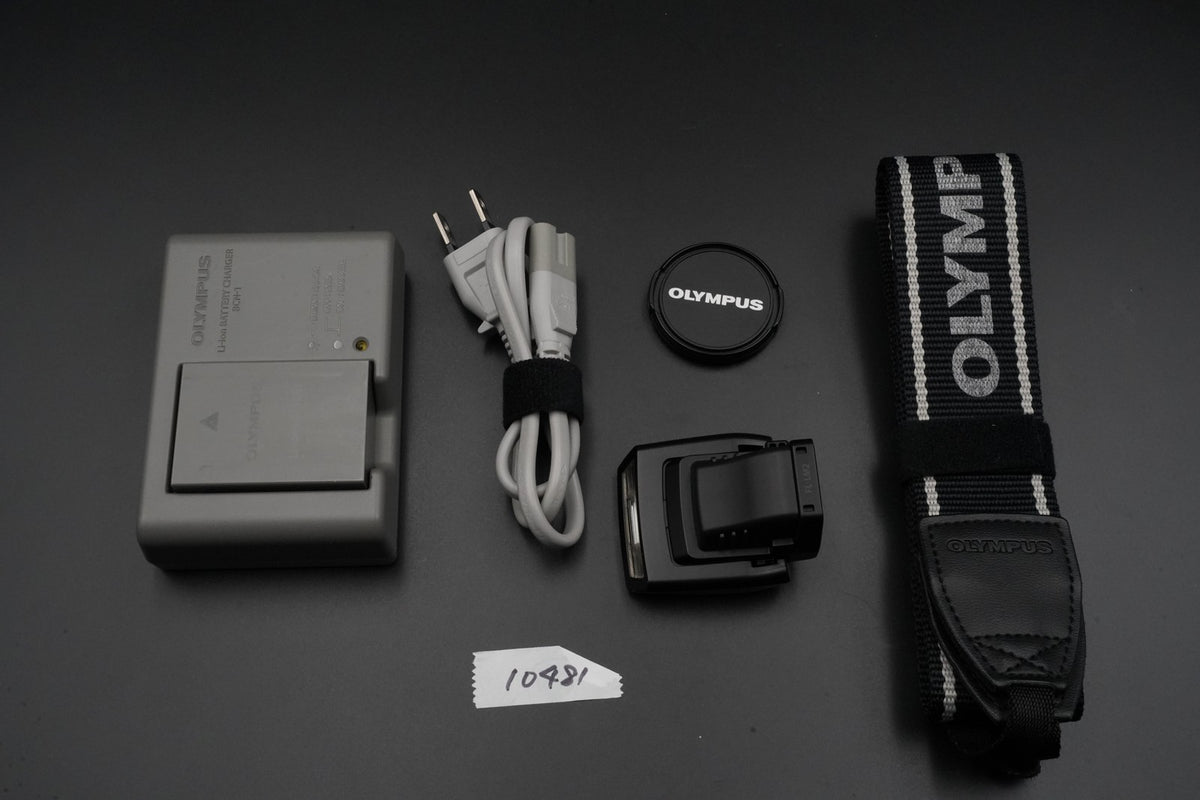 Olympus OM-D E-M10 Mark III Silver Body Only black w/ Lens #10447