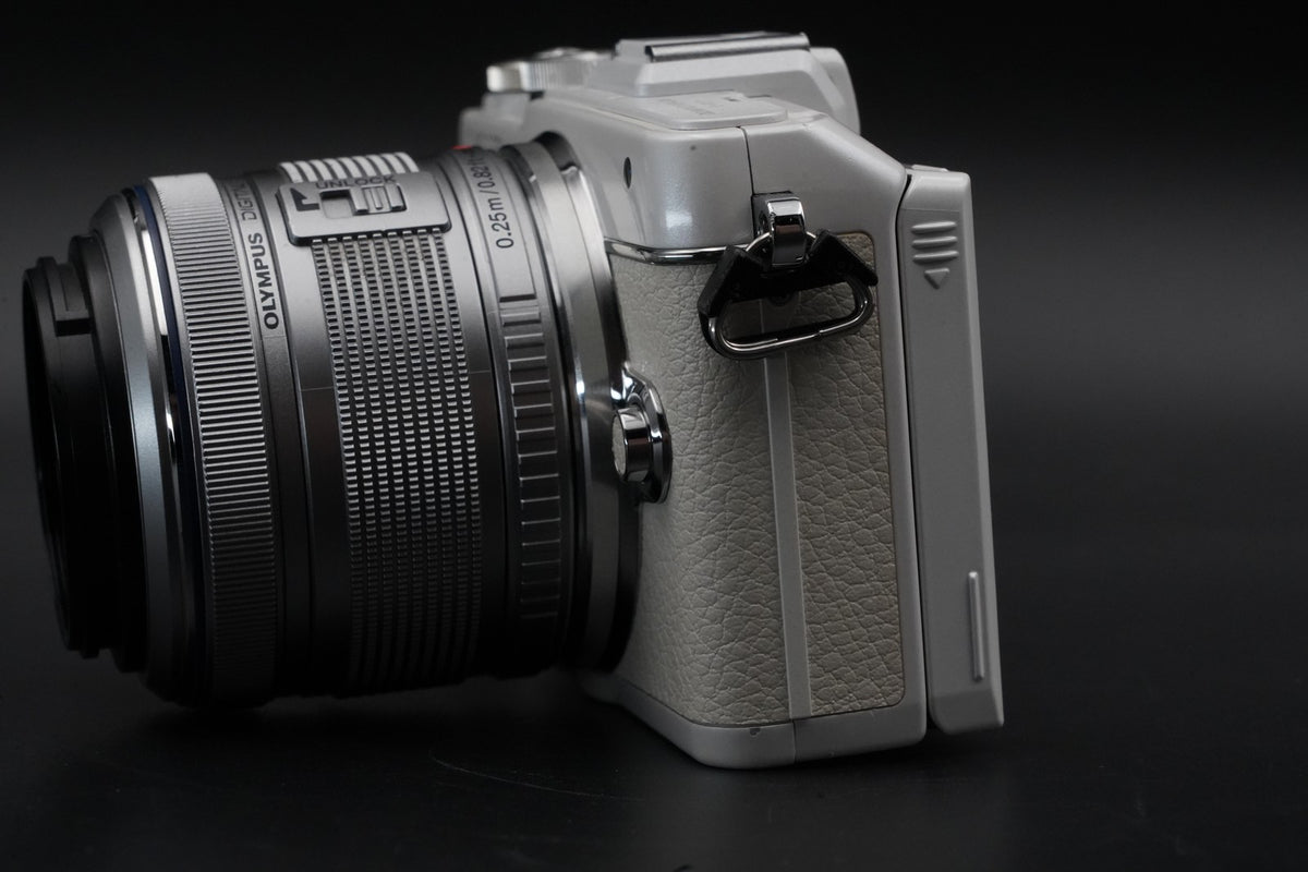 Olympus PEN E-PL7 Digital Camera White with 2 Lenses -4410 cut- #12132